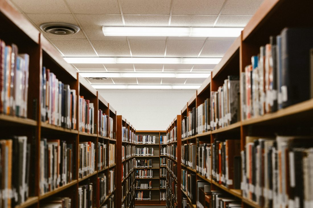 大学教学楼实拍场景